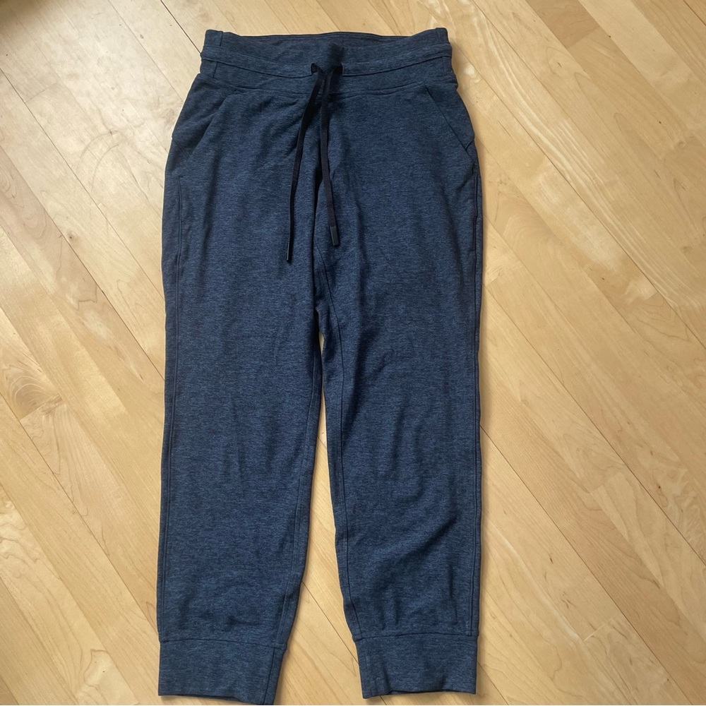 Lululemon Ready to Rulu Jogger Crop
Heathered True Navy / Black